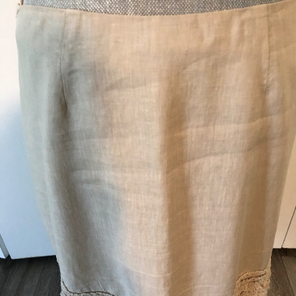 TOMMY BAHAMA BEAUTIFUL TAN SKIRT SIZE 6 LOOKS LIKE NEW - Picture 1 of 6